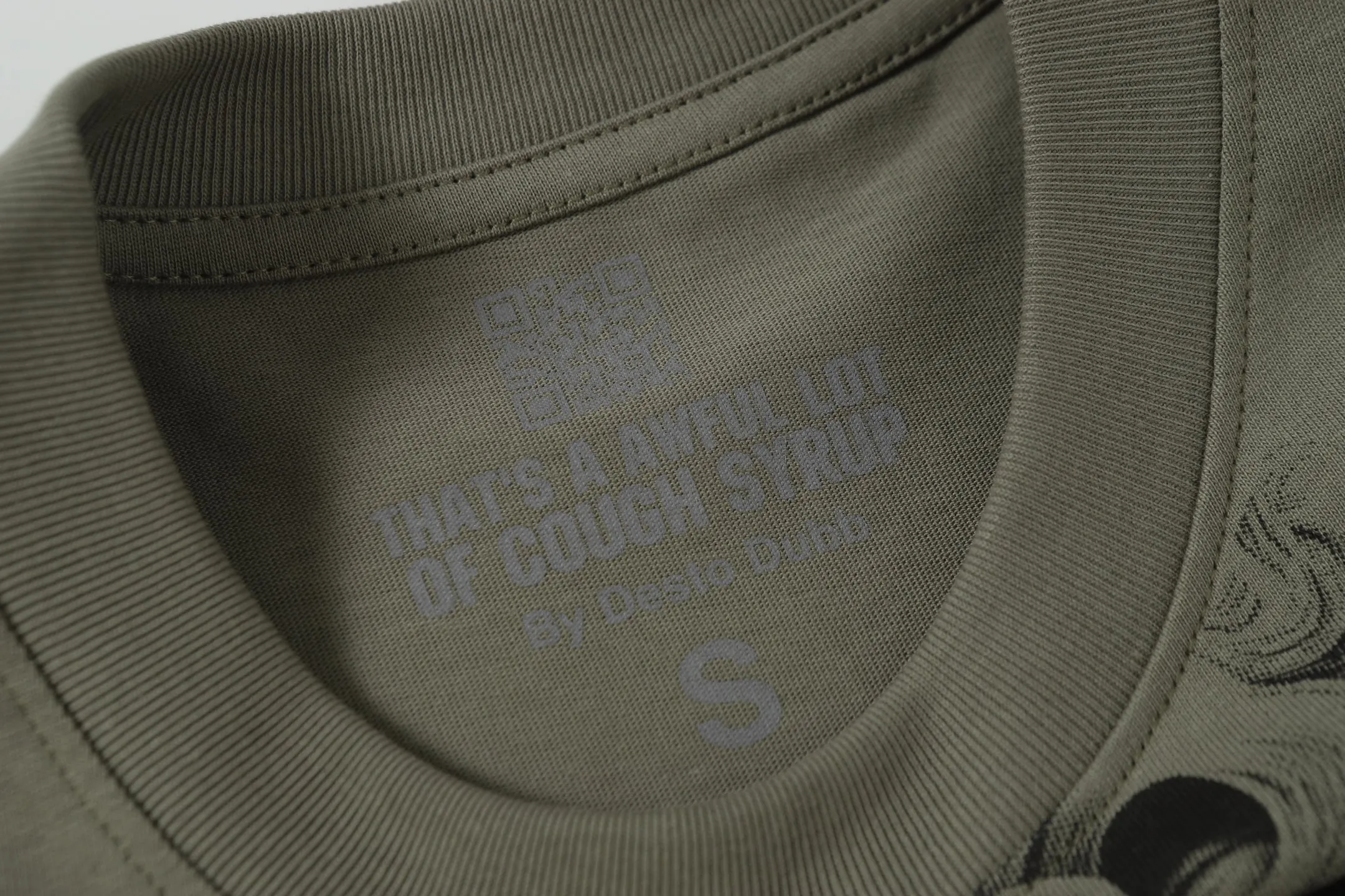 # Green｜That's A AWFUL LOT OF COUGH SYRUP In Stock Real shot American simple trendy brand loose casual T-shirt Fabric (fabric): 32 counts Weight combed double yarn pure cotton Sizes (size): S-M L X L Color (colour): Black/White 👉
